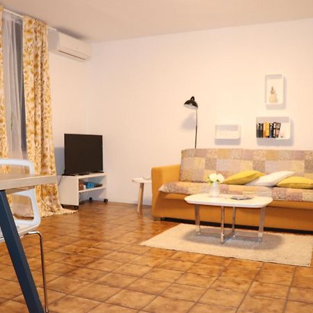 Apartments Zvezdica*** With Garden Zambratija  Exterior foto