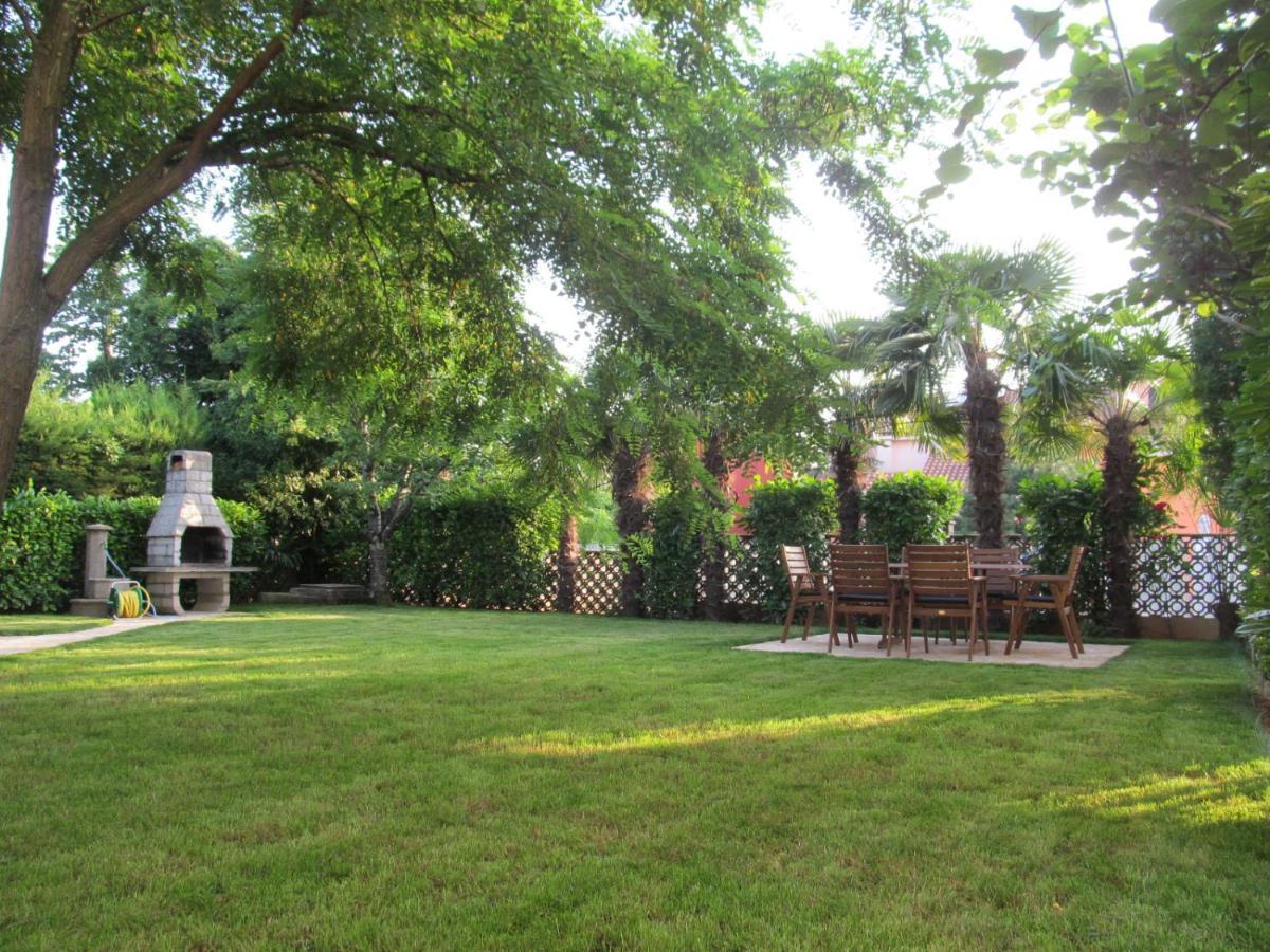 Apartments Zvezdica*** With Garden Zambratija  Exterior foto