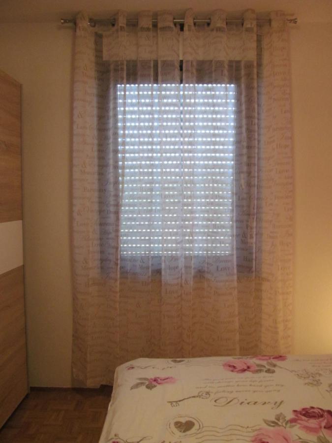Apartments Zvezdica*** With Garden Zambratija  Exterior foto